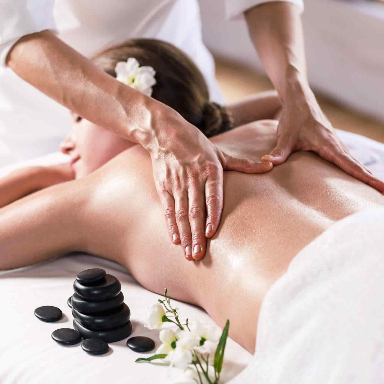 https://isas.ae/wp-content/uploads/2018/10/spa-massage-17-1280x1280.jpg