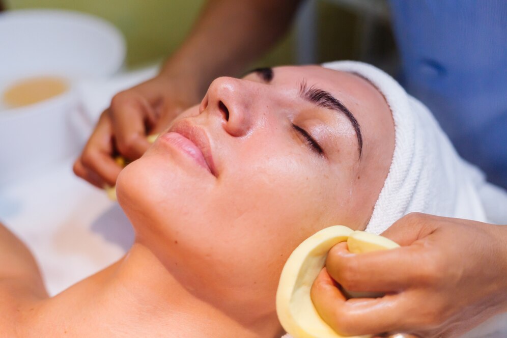 young-woman-lying-cosmetologist-s-table-rejuvenation-procedure_343596-95